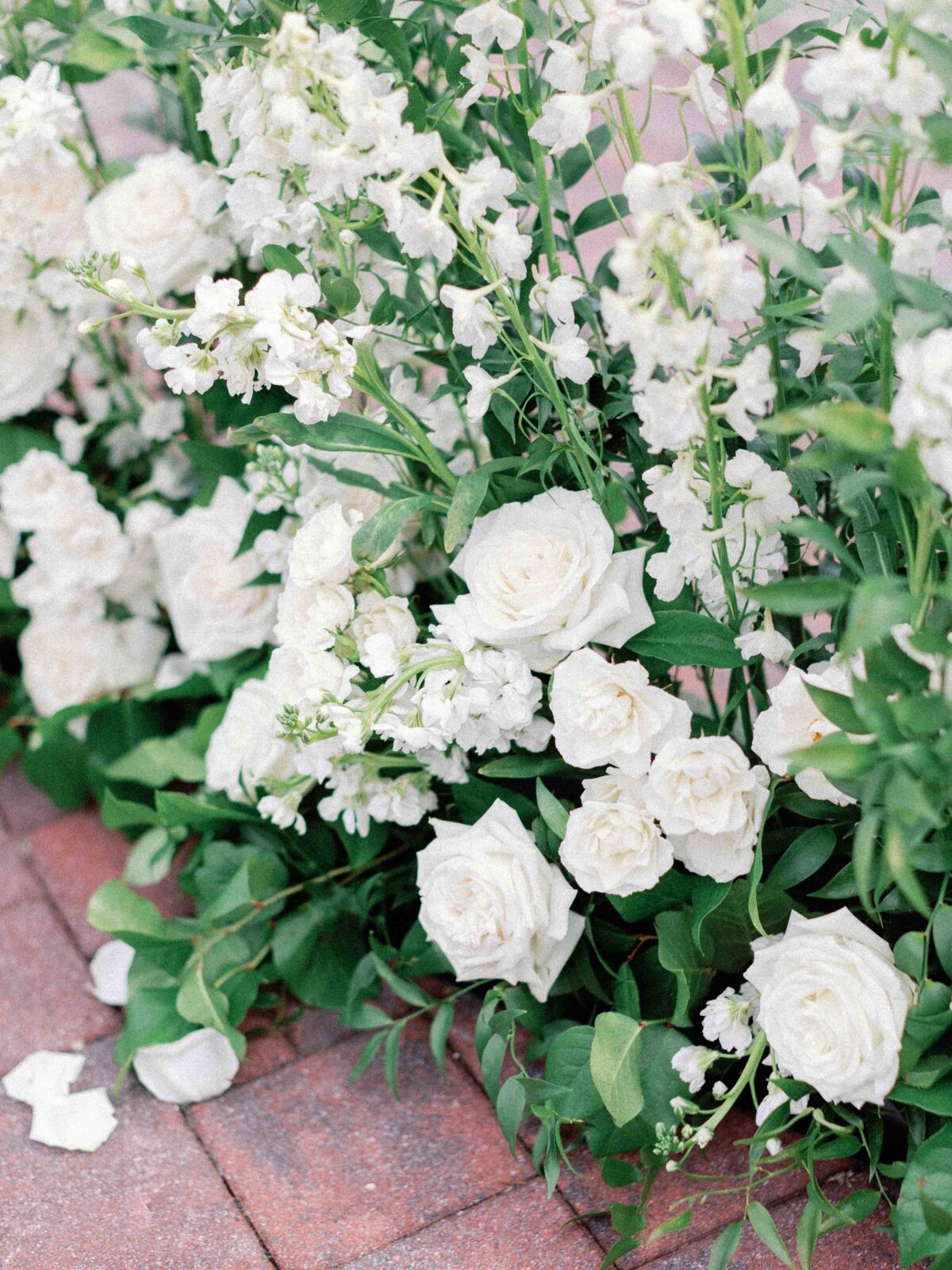 Detail photo of white wedding flowers