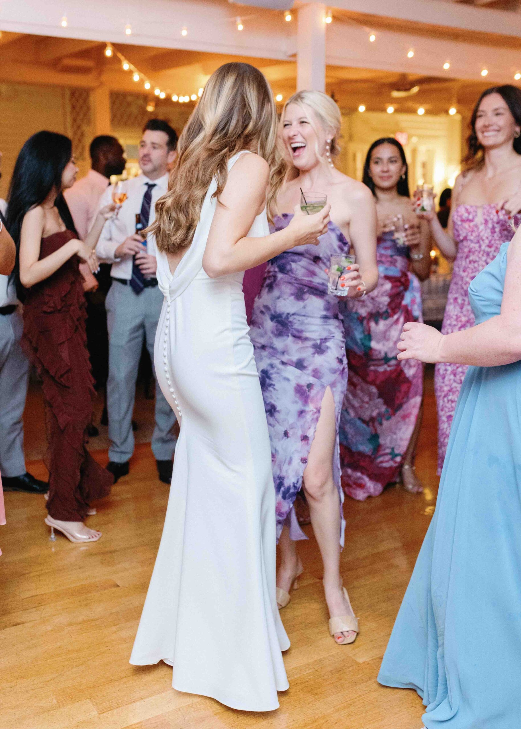 wedding guests dancing 
